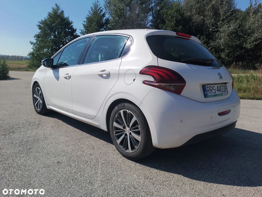 Peugeot 208 2017 photo 5