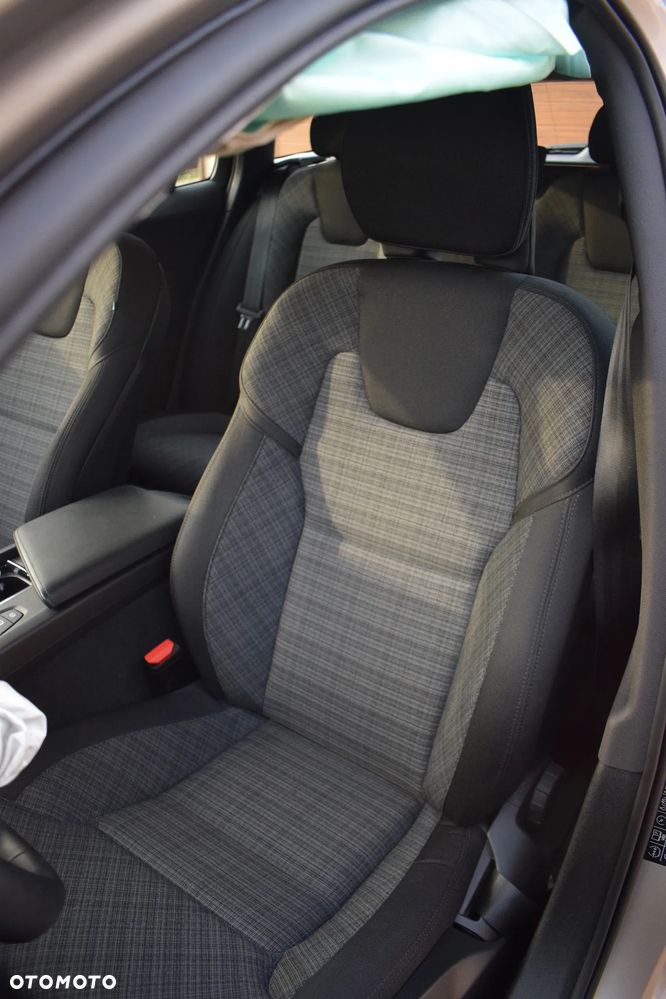 Volvo V60 B3 B Essential - 10