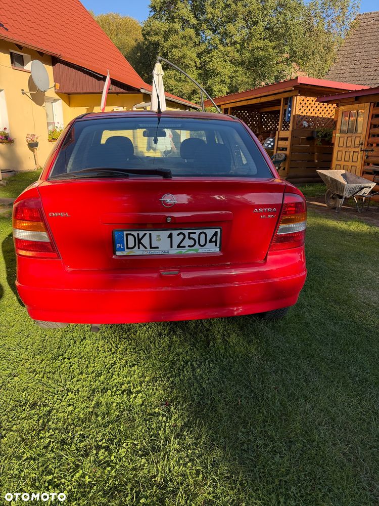 Opel Astra 2000 photo 2