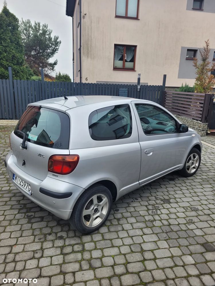 Toyota Yaris 1.0 Base - 3