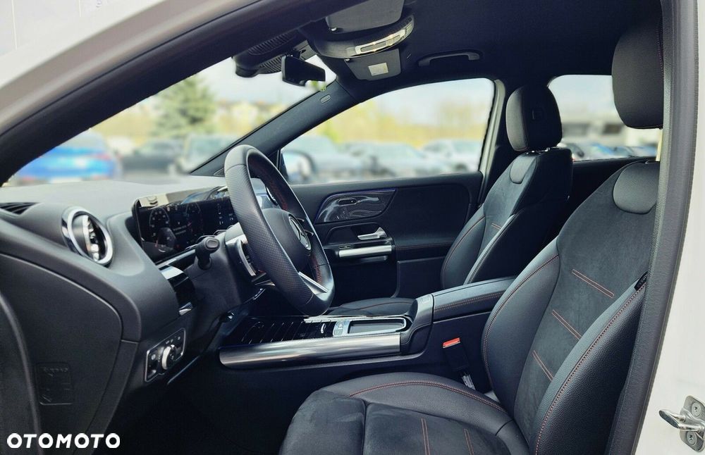 Mercedes-Benz GLA - 8