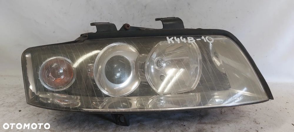 .  PRZOD PRZEDNIA LAMPA PRAWA AUDI A4 B6 - 1