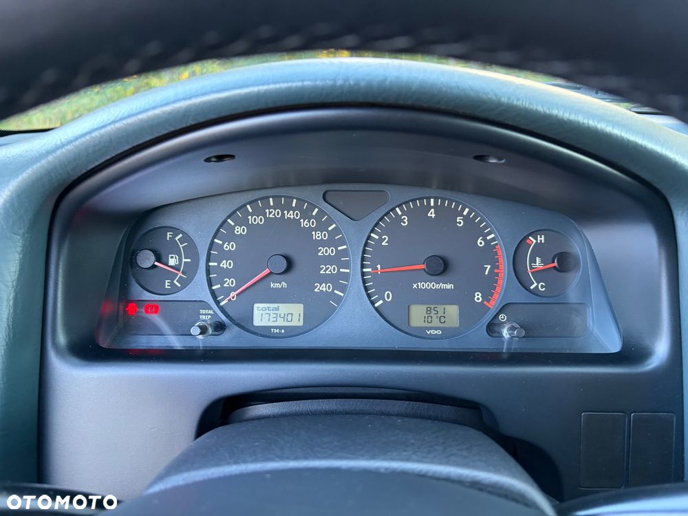 Toyota Avensis 2.0 Sol - 26