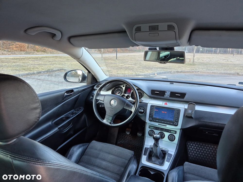 Volkswagen Passat 2.0 TDI DPF Highline - 13