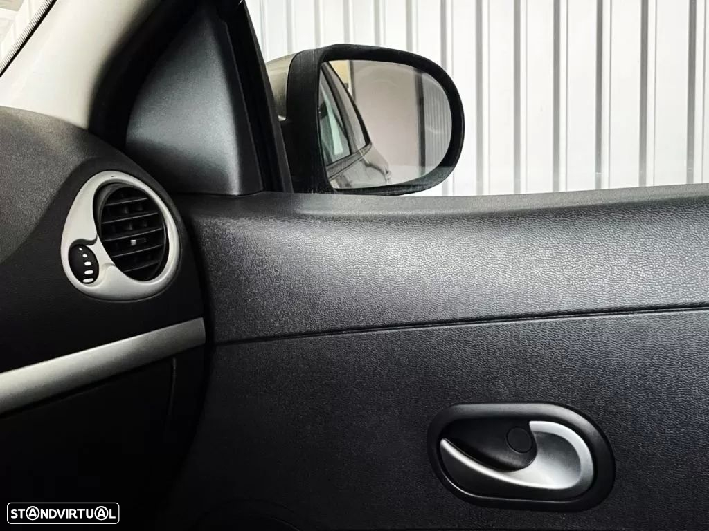 Renault Clio Break 1.2 16V Confort - 30