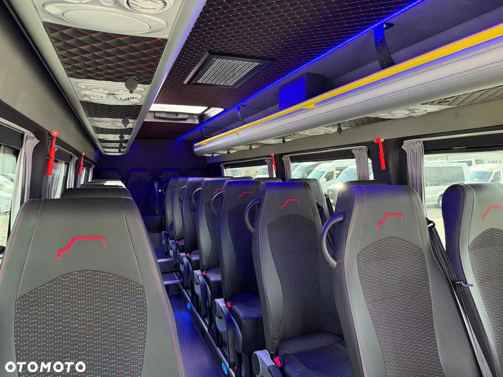 Mercedes-Benz Sprinter 517 - 12