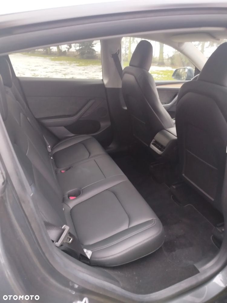 Tesla Y Long Range AWD - 8