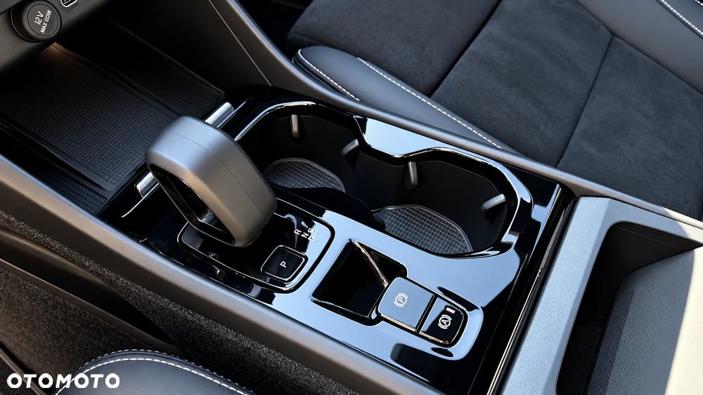 Volvo XC 40 B3 B DKG Ultra Black Edition - 24