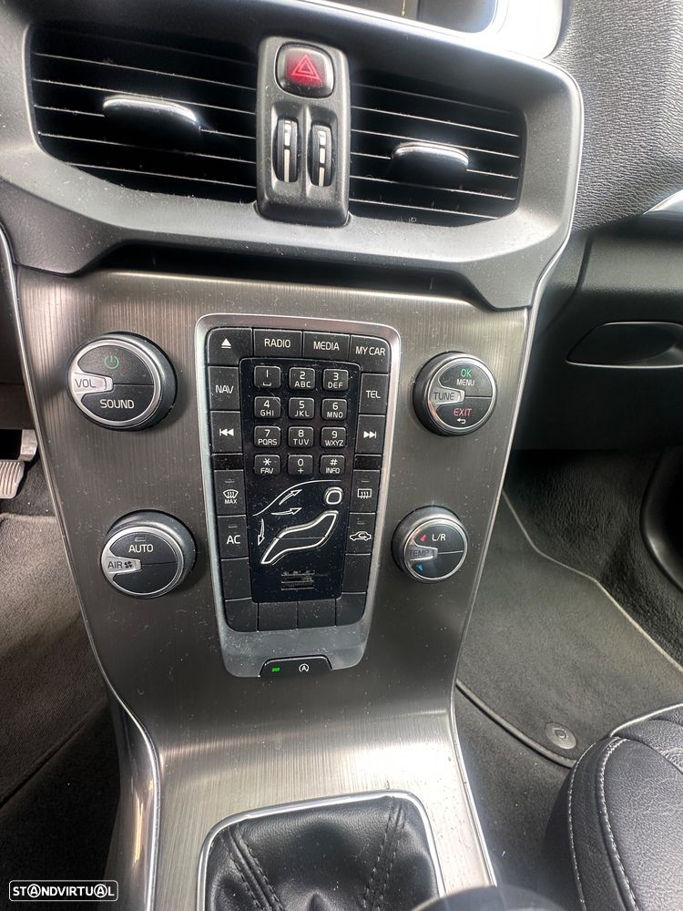 Volvo V40 D2 Momentum - 16