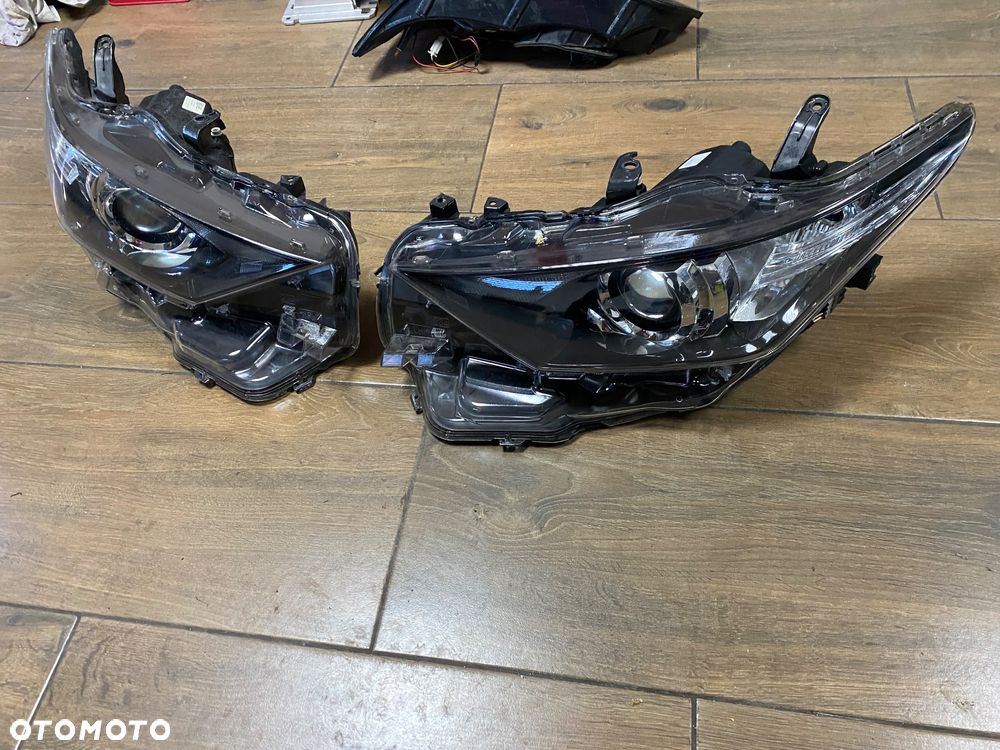 TOYOTA AURIS 2 II LIFT 15- LAMPA PRZEDNIA PR/lew 81110-02K30 ORG. - 1