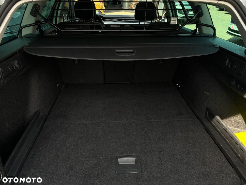 Volkswagen Passat - 32