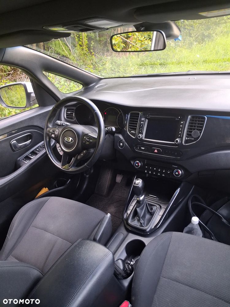 Kia Carens - 10