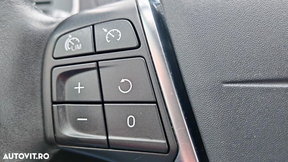 Volvo V40 - 23