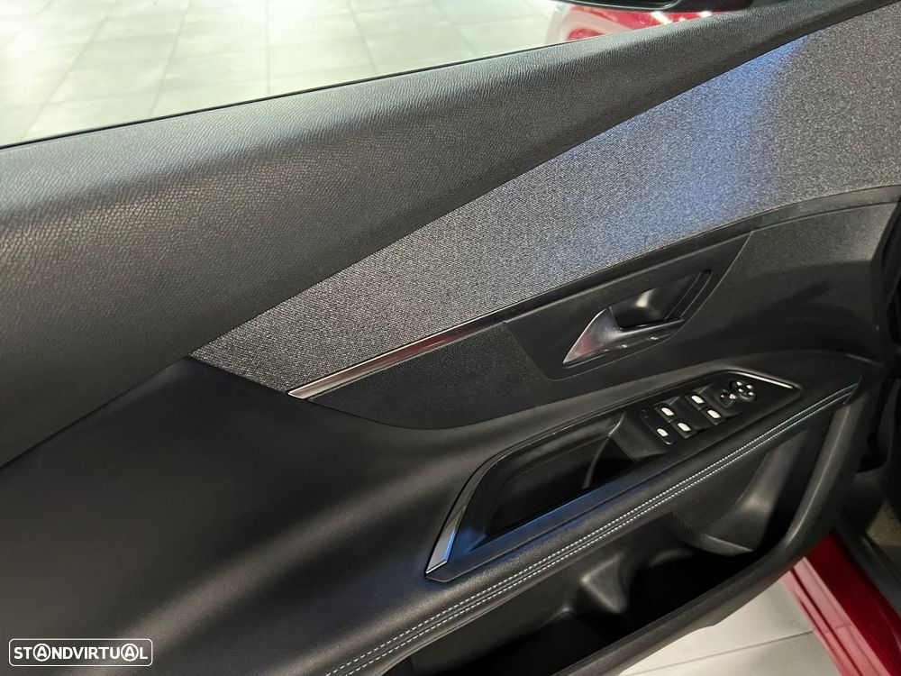 Peugeot 3008 1.6 Hybrid Allure Pack e-EAT8 - 31