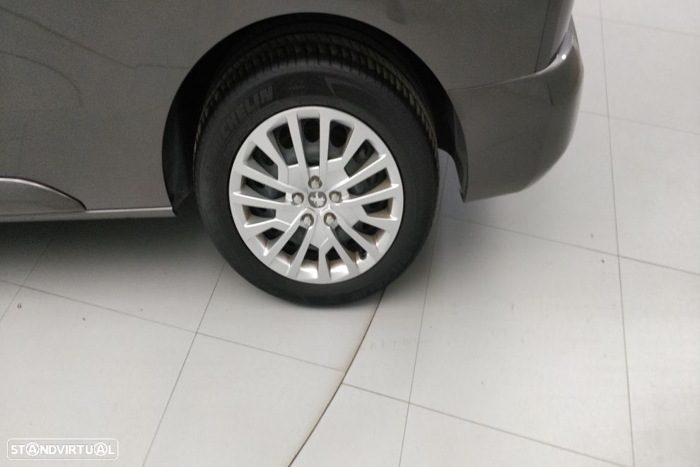 Peugeot Traveller - 29