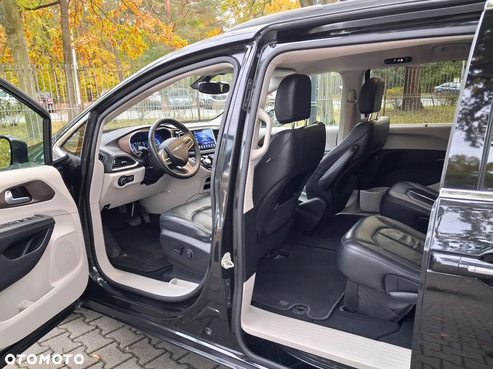 Chrysler Pacifica - 13