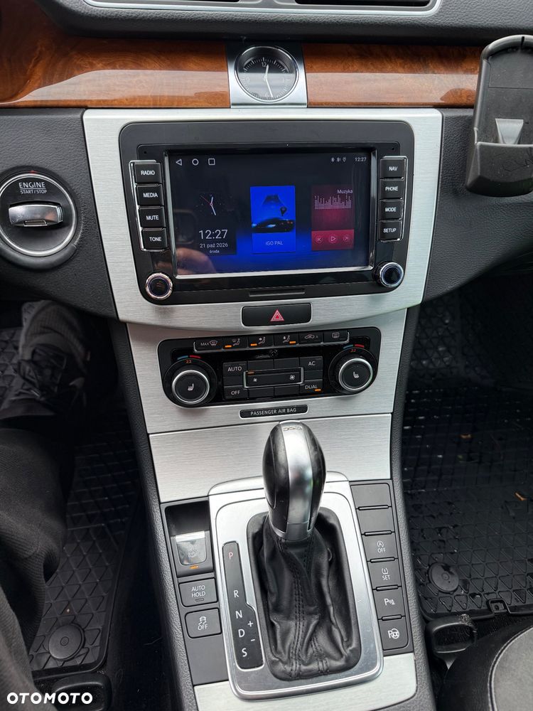 Volkswagen Passat - 12