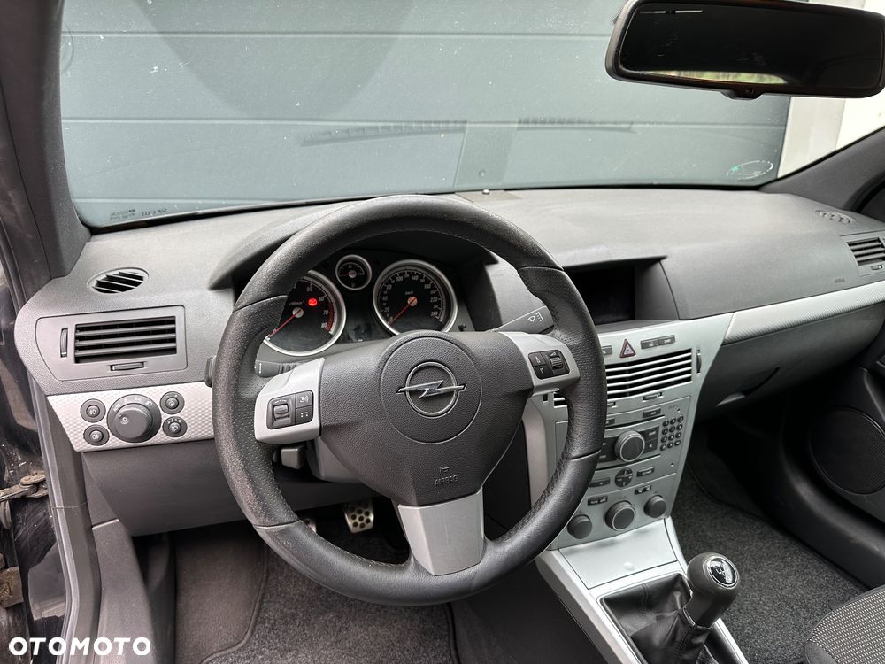 Opel Astra III GTC 1.8 Sport - 16