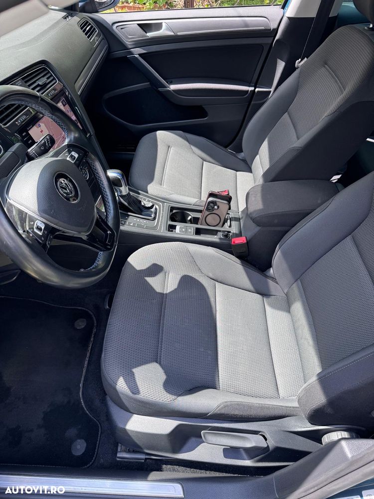 Volkswagen e-Golf - 10