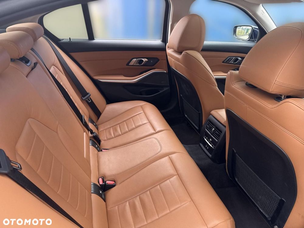 BMW Seria 3 330e Luxury Line - 15