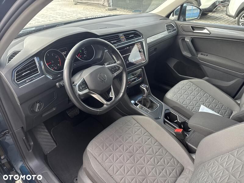 Volkswagen Tiguan - 11