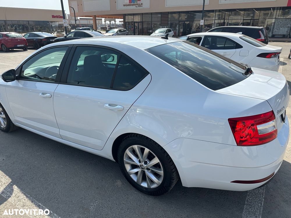 Skoda Octavia 1.6 TDI DSG Ambition - 4