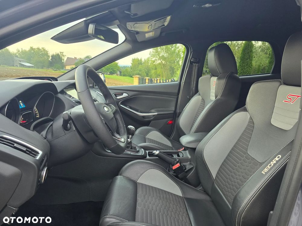 Ford Focus 2.0 EcoBoost ST mit Leder-Sport-Paket - 15
