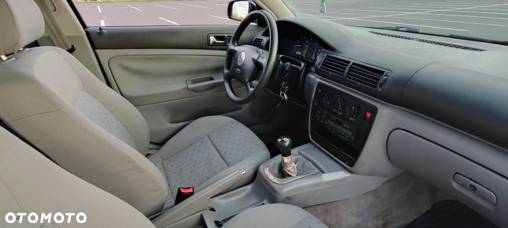 Volkswagen Passat 1.6 CL - 9