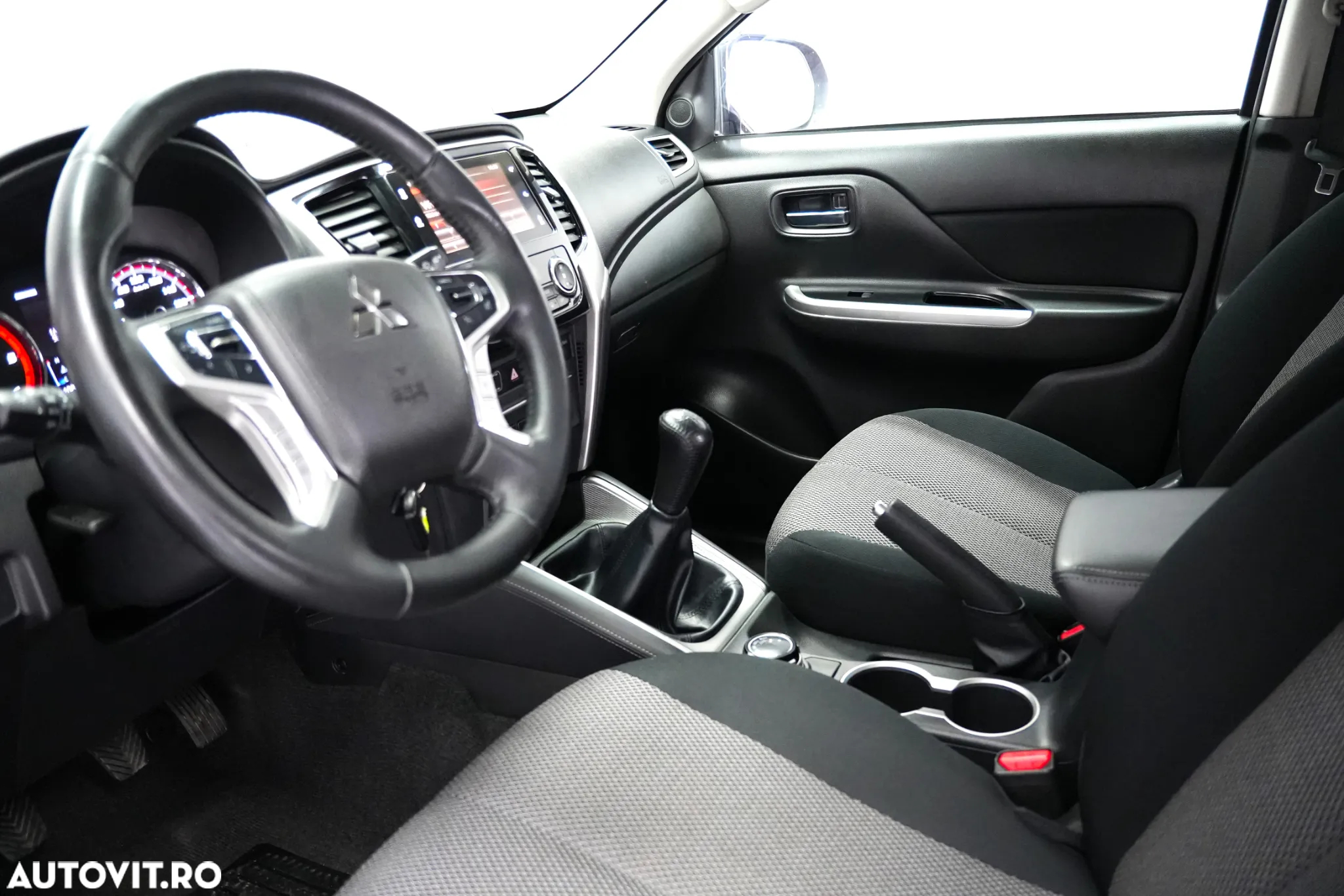 Mitsubishi L200 Double Cab 2.2 DI-D M/T Intense - 8