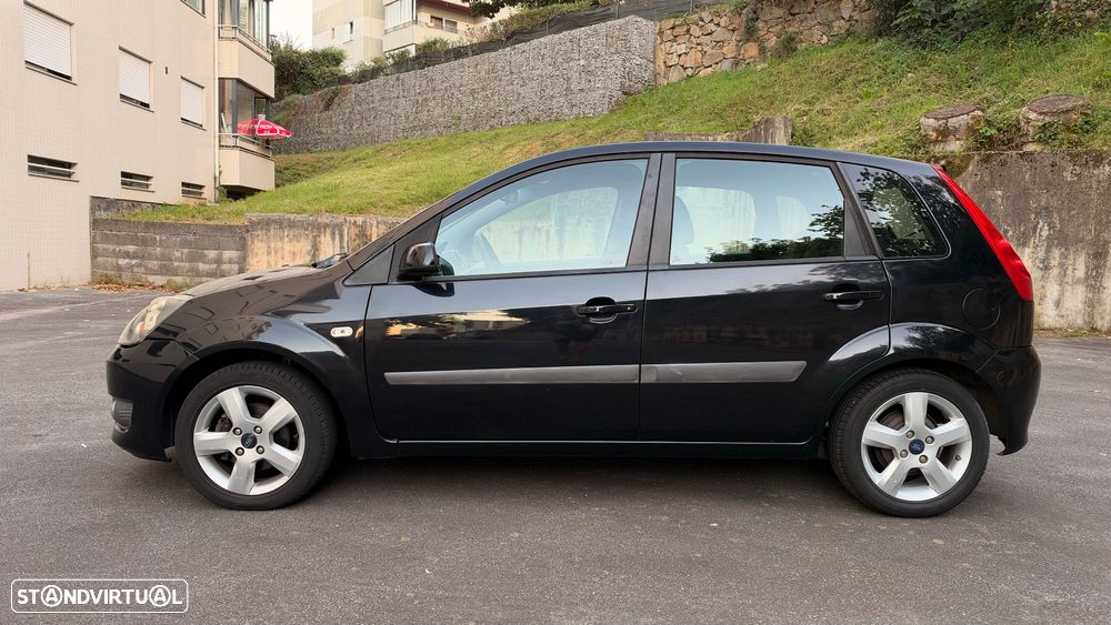 Ford Fiesta 1.25 Ghia - 6