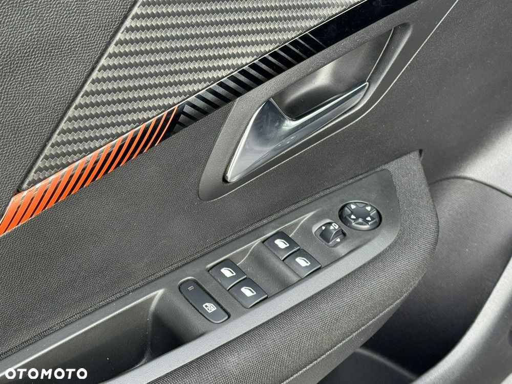 Peugeot 208 PureTech 100 Style - 23