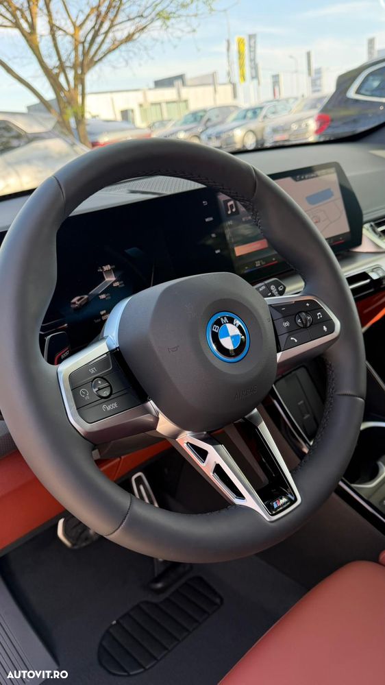BMW iX1 eDrive20 M Sportpaket - 11