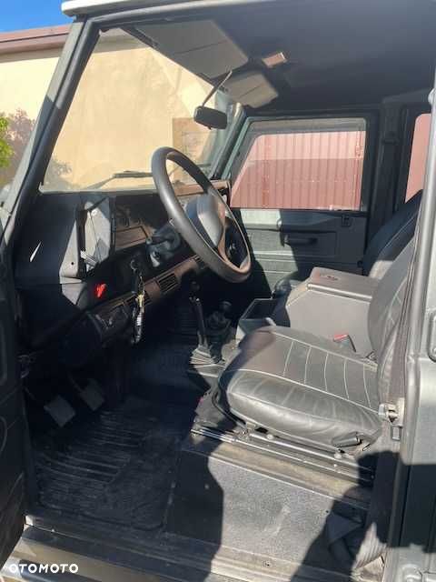 Land Rover Defender - 7