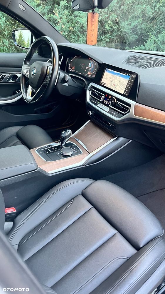 BMW Seria 3 330i Sport Line - 29