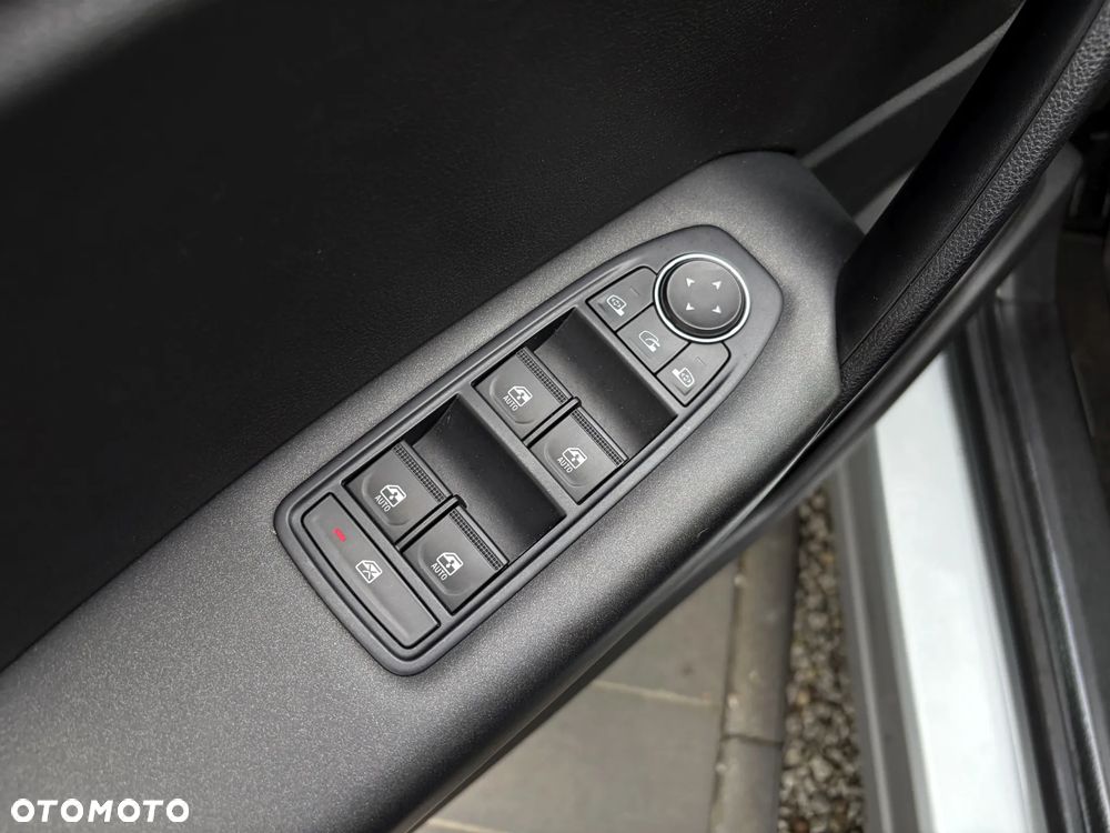Renault Captur TCe 100 BUSINESS EDITION - 31