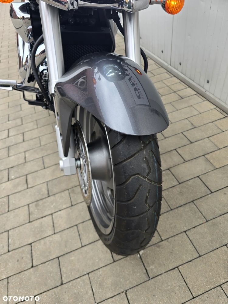 Suzuki Boulevard - 10