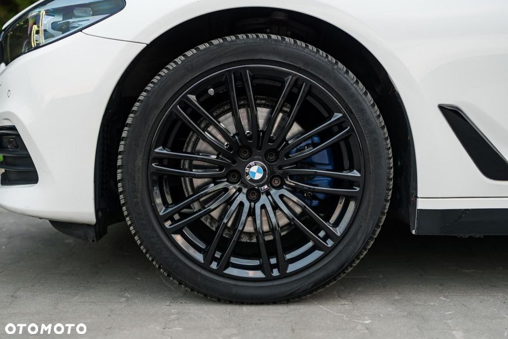 BMW Seria 5 520d - 38