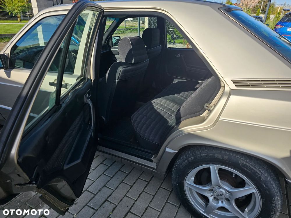 Mercedes-Benz W201 (190) - 23