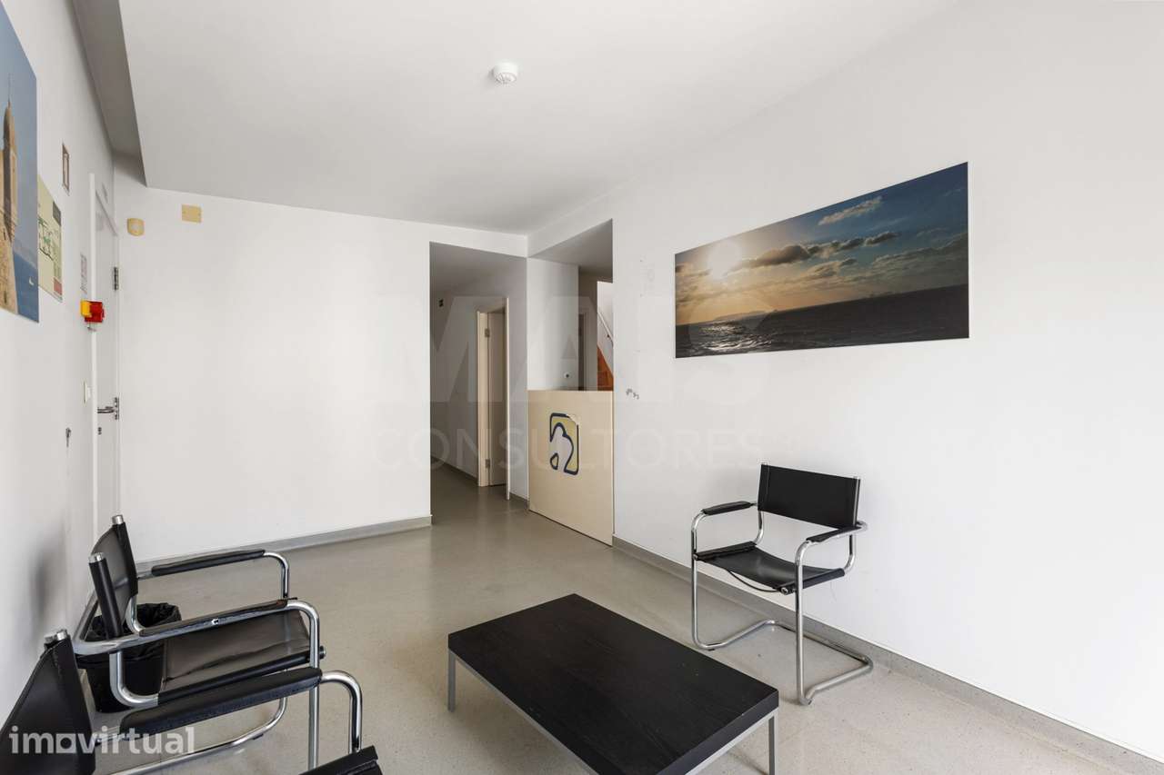 Oportunidade Única no Coração de Peniche — 124 m² com Potencial par... - Grande imagem: 2/19