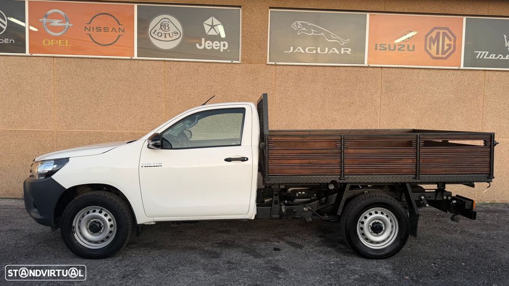 Toyota Hilux - 1