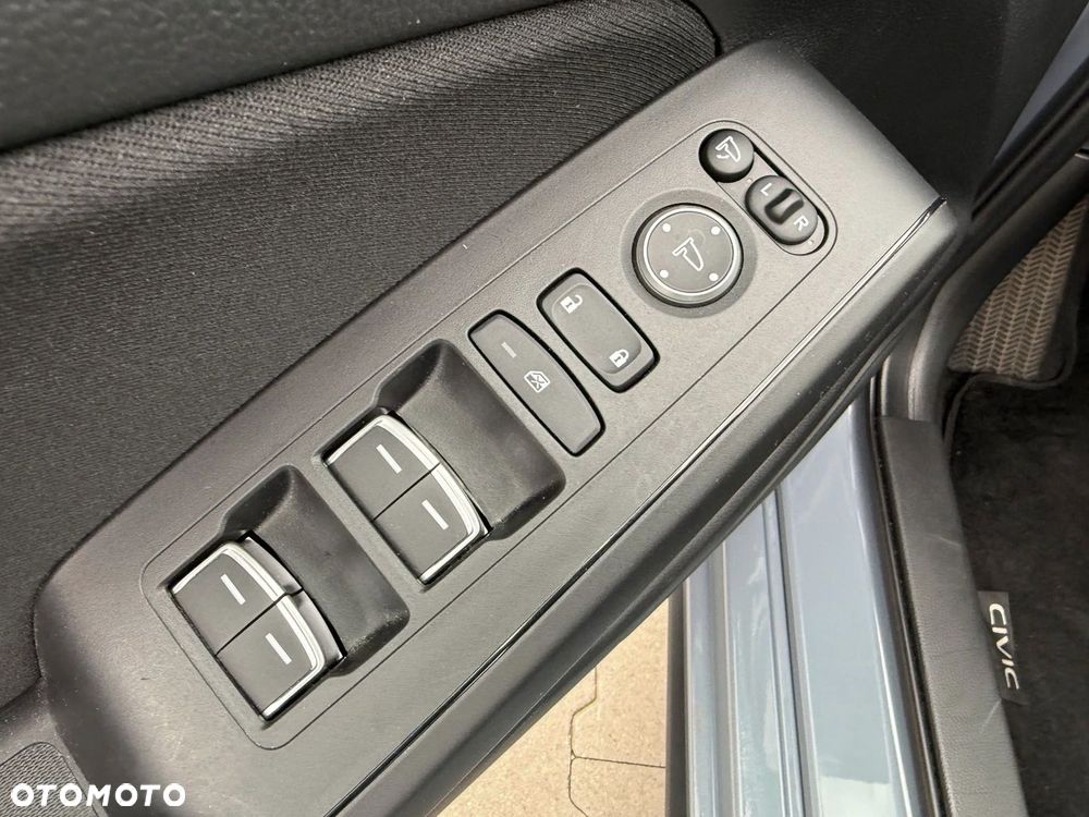 Honda Civic 2.0 i-MMD Elegance CVT - 36