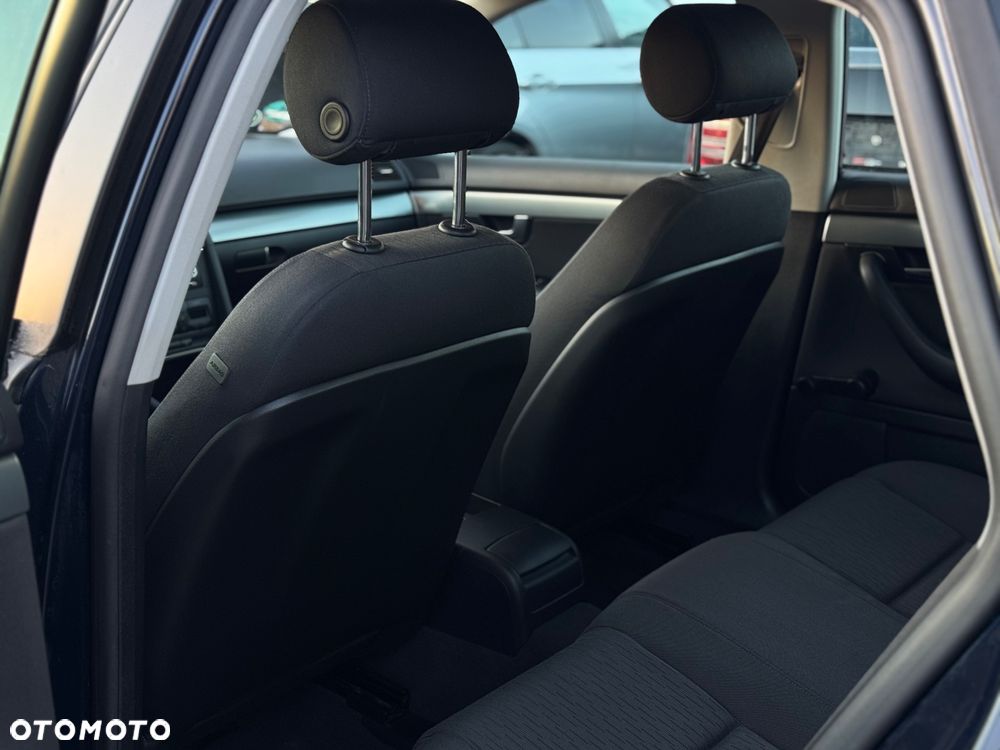 Audi A4 Limousine - 11