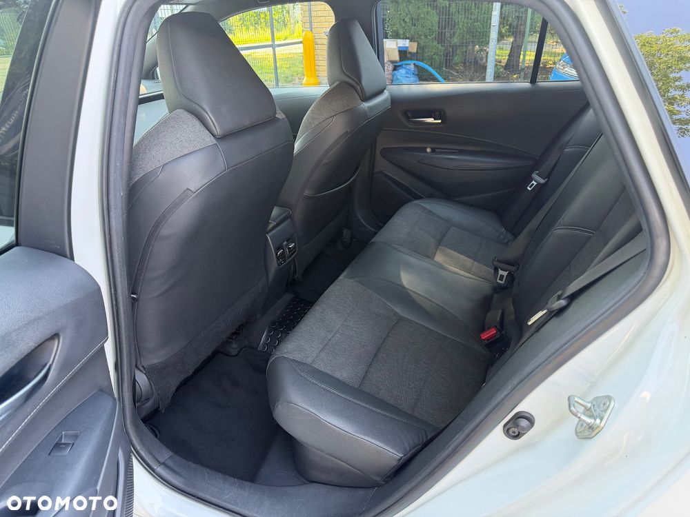 Toyota Corolla 2.0 Hybrid Executive - 11