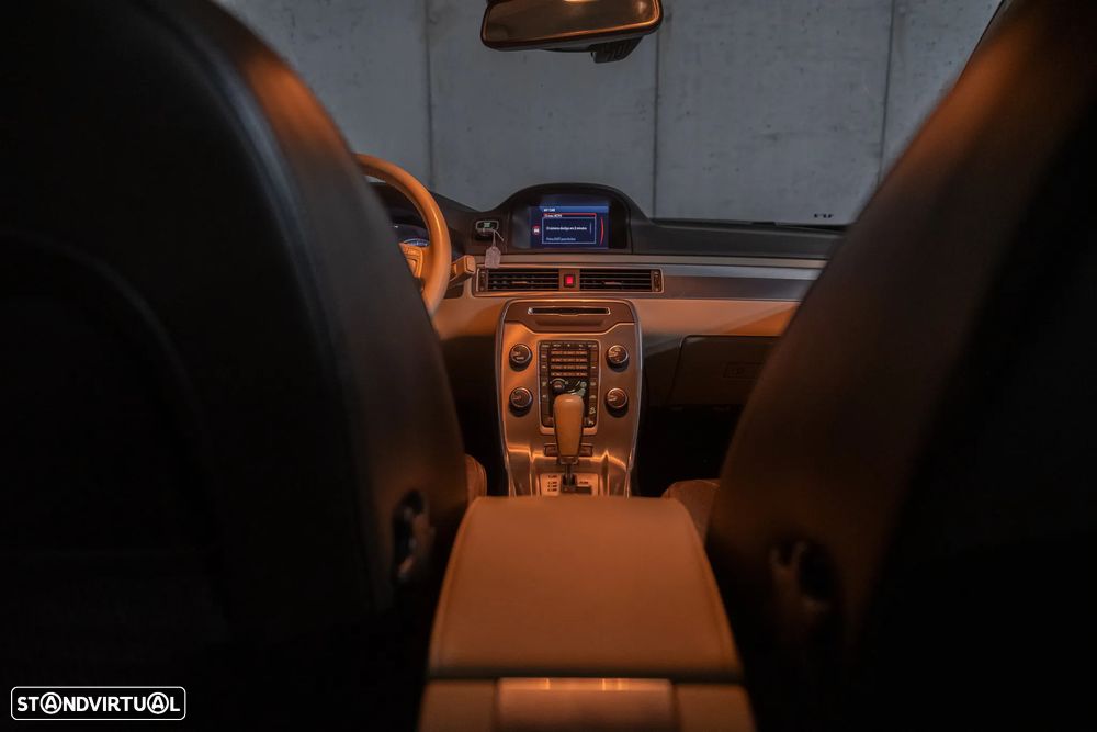 Volvo XC 70 2.4 D3 Momentum Geartronic - 18