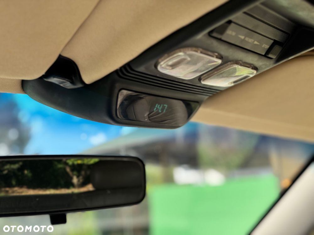 Chrysler Town & Country 3.8L LXi - 12
