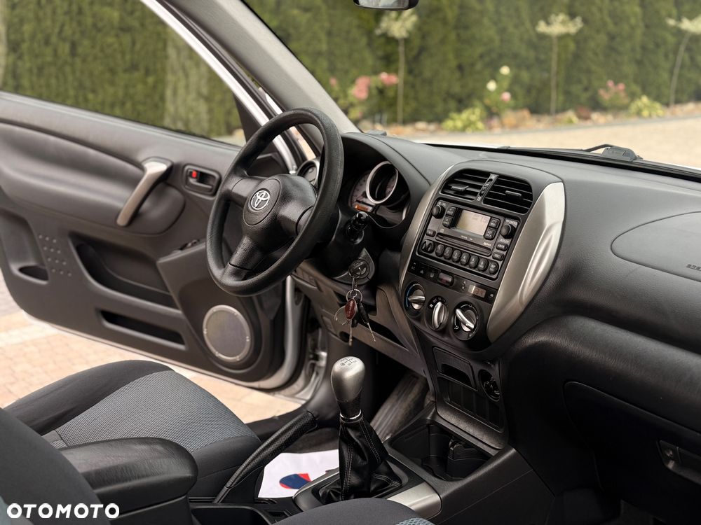 Toyota RAV4 - 16