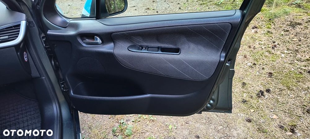 Peugeot 207 1.6 HDi 16V Sporty - 31
