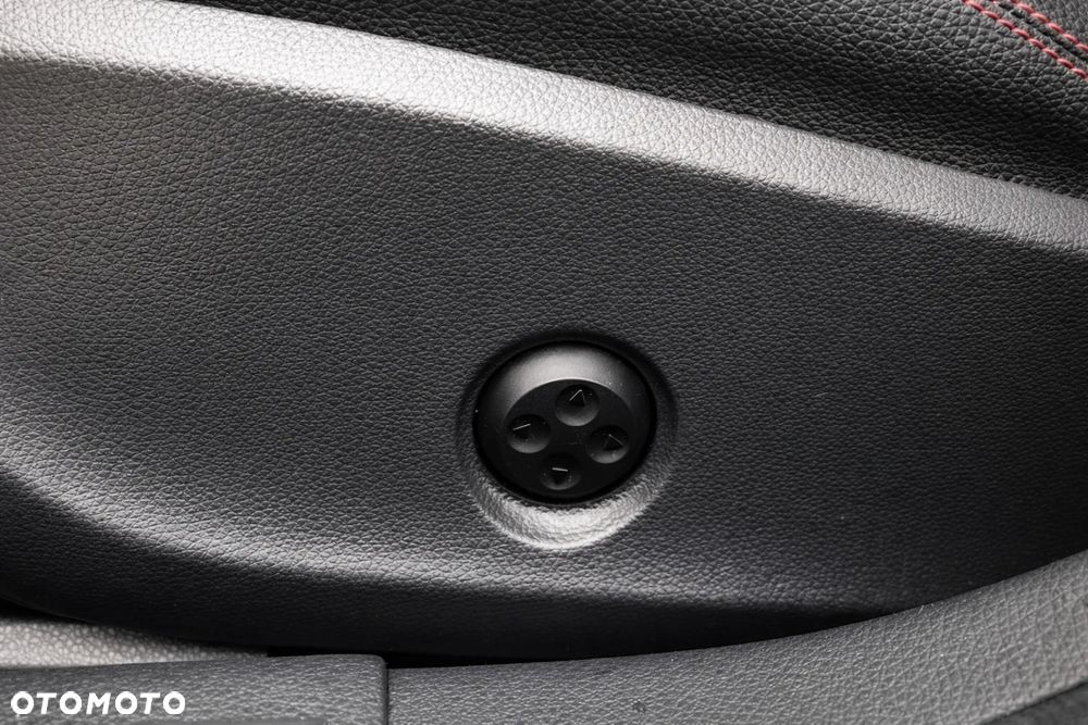 Mercedes-Benz GLA 250 4-Matic AMG Line - 30