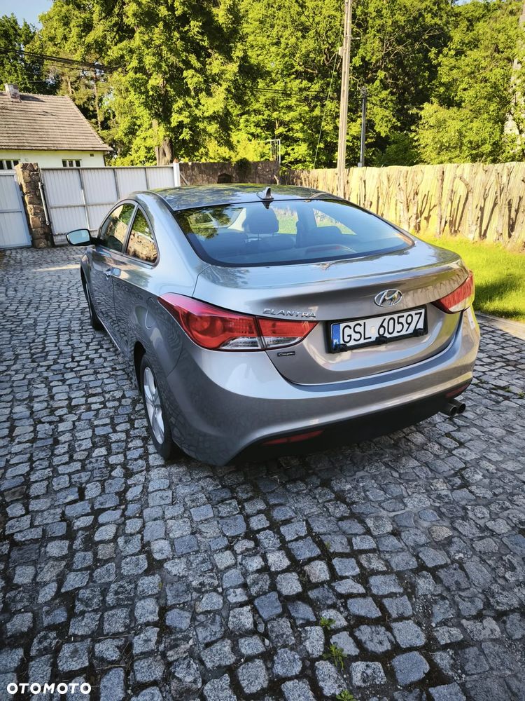 Hyundai Elantra - 3
