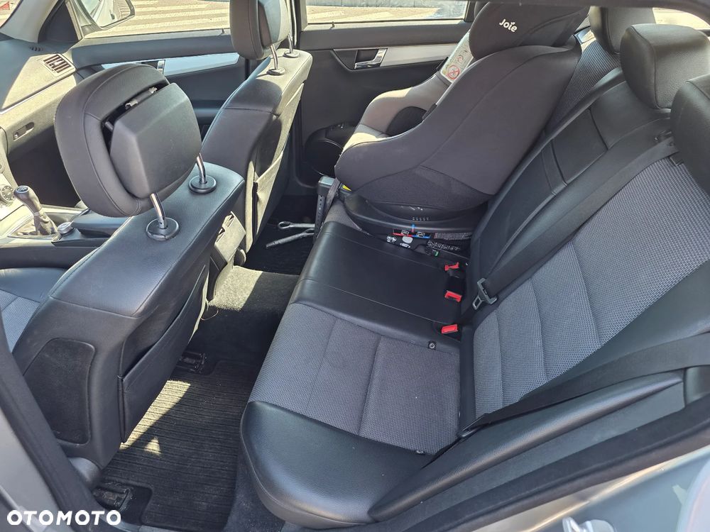 Mercedes-Benz Klasa C ver-220-cdi-avantgarde - 21